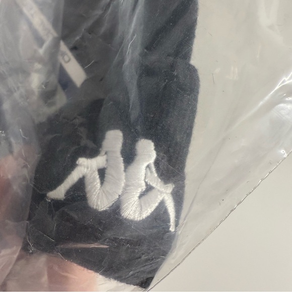 Kappa - US Black Pom Pom Beanie - One Size - NWT - Picture 6 of 6